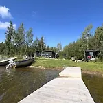 Modernia Luonnon Keskellae *