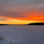 Modernia Luonnon Keskellae *
