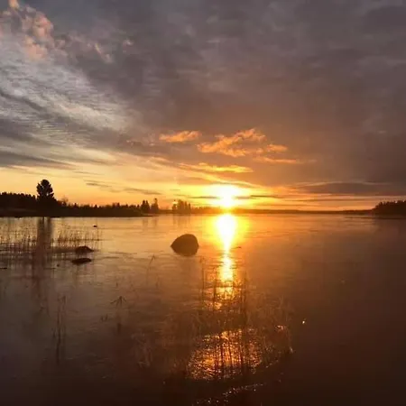 Modernia Luonnon Keskellae Apartment *