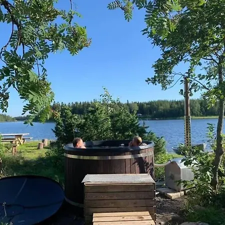 Modernia Luonnon Keskellae