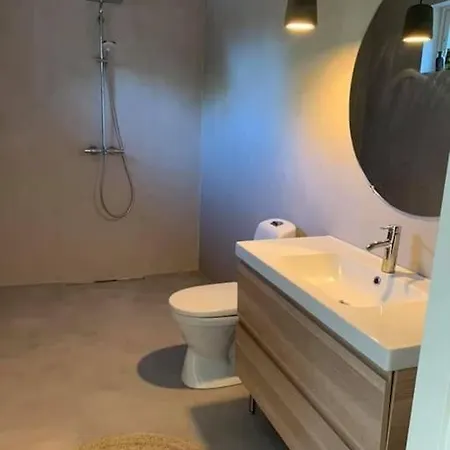 Modernia Luonnon Keskellae Apartment