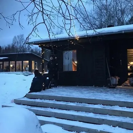 Modernia Luonnon Keskellae