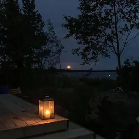 Modernia Luonnon Keskellae Lägenhet *