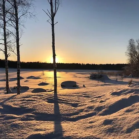 Modernia Luonnon Keskellae Lägenhet