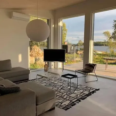 Modernia Luonnon Keskellae Lägenhet *