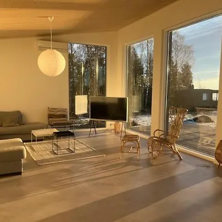 Modernia Luonnon Keskellae Lägenhet