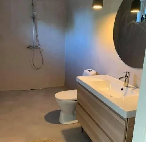 Modernia Luonnon Keskellae Daire