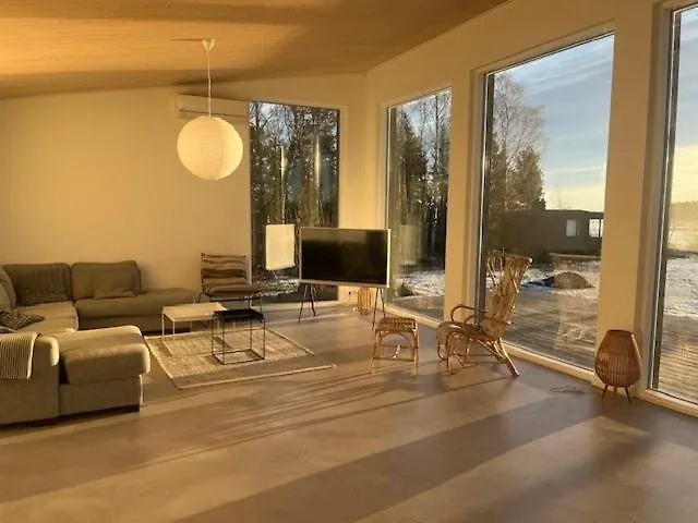 Modernia Luonnon Keskellae Daire